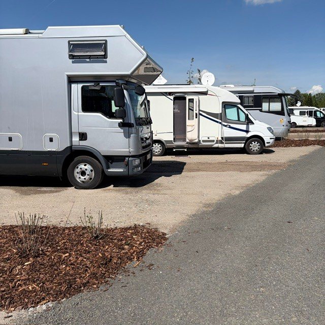 Wohnmobile auf dem Stellplatz